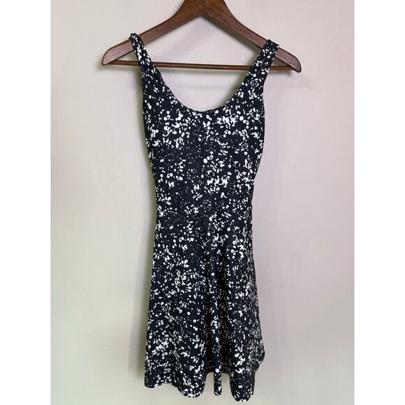 Fabletics Boost Performance Dress Ultra Mini Black White Paint Splatter Small - Picture 2 of 5